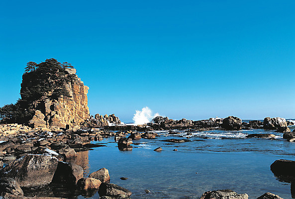 포토 JPG 나무 식물 파도 바다 컬러 자연 하늘 한국 풍경 사람없음 야외 관광지 강 돌_바위 바위 강원도 금강산 해금강 국내포토 아시아 여행 산 생태계 거제 파일형식