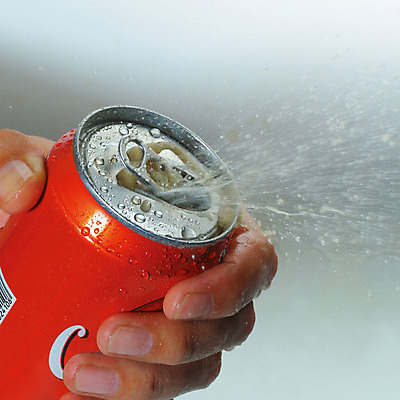 포토 JPG 손 음료 실내 신체부위 거품 캔 탄산음료 캔음료 탄산 국내포토 사람 내부 파일형식