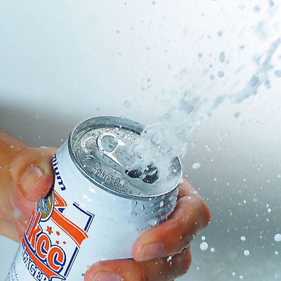 포토 JPG 손 음료 실내 신체부위 거품 캔 탄산음료 캔음료 탄산 국내포토 사람 내부 파일형식