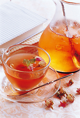 포토 JPG 꽃잎 음료 잔 실내 사람없음 책 다이어리 숟가락 차 병 꽃차 허브차 국내포토 식기 꽃 수저 내부 차_음료 사무용품 파일형식