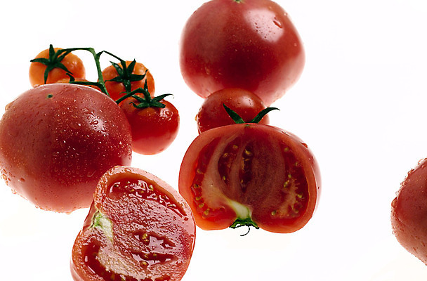 포토 JPG 스튜디오촬영 음식 다수 토마토 채소 식재료 단면 실내 사람없음 빨간색 농작물 여러개 물방울 슬라이스 국내포토 컬러 농업 내부 파일형식