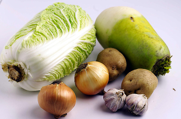 포토 JPG 스튜디오촬영 음식 다수 채소 식재료 양파 감자 실내 마늘 사람없음 농작물 여러개 다양 무 배추 국내포토 농업 뿌리채소 내부 파일형식