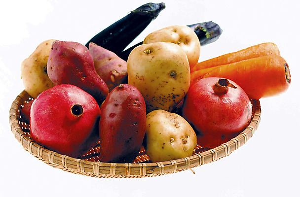 포토 JPG 스튜디오촬영 열매 음식 다수 채소 과일 식재료 가지 감자 실내 사람없음 빨간색 초록색 농작물 바구니 주황색 여러개 당근 다양 자주색 고구마 석류 채반 국내포토 식물 그릇 컬러 농업 뿌리채소 내부 파일형식