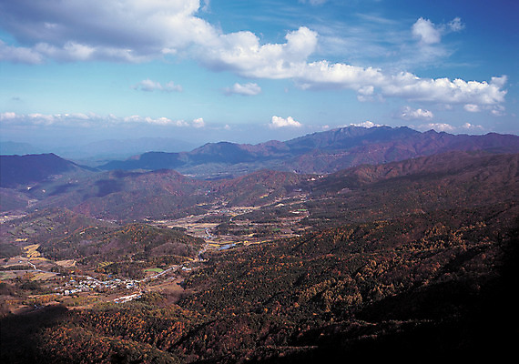 포토 JPG 구름 컬러 단풍 자연 하늘 산 한국 파노라마 풍경 사람없음 야외 관광지 하이앵글 마을 맑음 가을 상쾌 도립공원 팔공산 국내포토 자연요소 계절 공원 감정 아시아 뷰포인트 여행 잎 날씨 촬영기법 생태계 대구_한국 파일형식