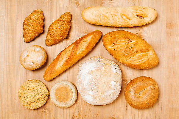 포토 JPG 스튜디오촬영 음식 빵 디저트 실내 사람없음 빵집 바게트 크루아상 식빵 호밀빵 소보루빵 나무배경 국내포토 백그라운드 내부 상점 파일형식