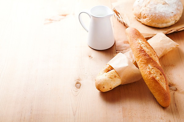 포토 JPG 스튜디오촬영 음식 빵 디저트 실내 사람없음 바구니 빵집 우유 바게트 호밀빵 나무배경 국내포토 백그라운드 유제품 내부 상점 파일형식