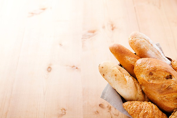 포토 JPG 스튜디오촬영 음식 빵 디저트 실내 사람없음 바구니 빵집 바게트 크루아상 호밀빵 소보루빵 나무배경 국내포토 백그라운드 내부 상점 파일형식