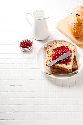 포토 JPG 스튜디오촬영 음식 빵 디저트 실내 사람없음 빵집 우유 나이프 잼 식빵 호밀빵 스프레드 국내포토 식기 유제품 내부 상점 소스_음식 칼 파일형식