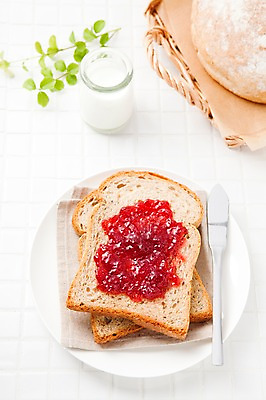 포토 JPG 스튜디오촬영 음료 음식 빵 디저트 실내 사람없음 빵집 우유 나이프 잼 식빵 호밀빵 스프레드 국내포토 식기 유제품 내부 상점 소스_음식 칼 파일형식