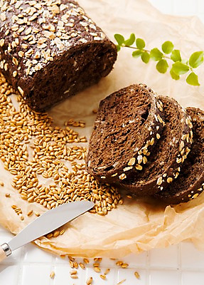 포토 JPG 스튜디오촬영 종이 음식 빵 디저트 실내 사람없음 빵집 나이프 보리 통호밀빵 국내포토 식기 곡류 내부 상점 칼 파일형식