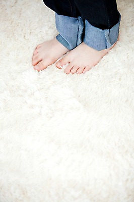 포토 JPG 라이프스타일 어린이 발 실내 한명 서기 사람 동양인 신체부위 카펫 패밀리룩 어린이만 국내포토 1 옷 모션 인종 내부 생활 파일형식