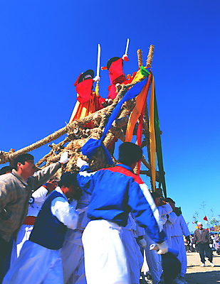 포토 JPG 주간 한국문화 한국전통 전통 아시아 전통문화 한국 사람 동양인 풍경 이벤트 여러명 야외 축제 전통놀이 군중 전통의상 민속 정월대보름 전통행사 민속제 쇠머리대기 영산쇠머리대기 전통축제 국내포토 자연요소 동양문화 명절 나라 문화 다수 놀이 인종 파일형식