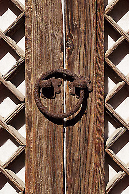 포토 JPG 나무 한국문화 한국전통 전통 문양 건축물 건축 아시아 전통문화 컬러 백그라운드 고건축 무늬 패턴 출입구 한옥 한국 손잡이 근접촬영 사람없음 건물 목재 갈색 전통무늬 전통문양 문 동양건축 빈티지 고리 부식 문살 격자 전통문 문고리 목조 나무문 방문 창호문 국내포토 식물 동양문화 나라 문화 뷰포인트 컨셉 재료 파일형식 동양