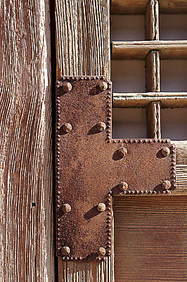 포토 JPG 주간 나무 한국문화 한국전통 전통 문양 건축물 건축 아시아 전통문화 컬러 백그라운드 고건축 무늬 패턴 출입구 한옥 한국 근접촬영 사람없음 야외 건물 목재 갈색 전통무늬 전통문양 문 동양건축 빈티지 부식 문살 격자 전통문 목조 나무문 방문 창호문 경첩 국내포토 자연요소 식물 동양문화 나라 문화 뷰포인트 컨셉 재료 파일형식 동양