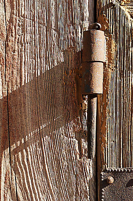 포토 JPG 주간 나무 한국문화 한국전통 전통 건축물 건축 아시아 전통문화 컬러 백그라운드 고건축 출입구 한옥 한국 그림자 근접촬영 사람없음 야외 건물 목재 빛 갈색 문 동양건축 빈티지 부식 전통문 목조 나무문 경첩 국내포토 자연요소 식물 동양문화 나라 문화 뷰포인트 컨셉 재료 파일형식 동양