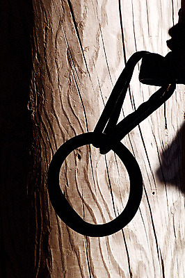 포토 JPG 주간 나무 한국문화 한국전통 전통 건축물 건축 실루엣 아시아 전통문화 백그라운드 고건축 한옥 한국 손잡이 그림자 근접촬영 사람없음 야외 목재 빛 문 동양건축 어둠 고리 균열 대문 전통문 문고리 목조 나무문 국내포토 자연요소 식물 동양문화 나라 문화 뷰포인트 재료 모션 촬영기법 파일형식 동양