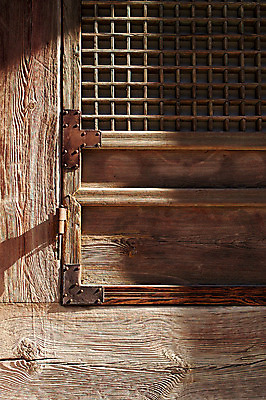 포토 JPG 주간 나무 한국문화 한국전통 전통 문양 건축물 건축 아시아 전통문화 컬러 백그라운드 고건축 무늬 패턴 출입구 한옥 한국 그림자 근접촬영 사람없음 야외 건물 목재 빛 갈색 전통무늬 전통문양 문 동양건축 빈티지 문살 격자 전통문 목조 나무문 방문 창호문 경첩 국내포토 자연요소 식물 동양문화 나라 문화 뷰포인트 컨셉 재료 파일형식 동양