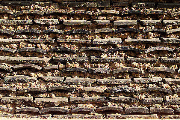 포토 JPG 주간 한국문화 한국전통 전통 건축물 건축 전통문화 벽 백그라운드 고건축 한국 돌담 기와 사람없음 야외 담장 동양건축 흙 건축자재 흙담 국내포토 자연요소 동양문화 아시아 문화 돌_바위 파일형식 동양