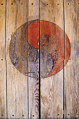 포토 JPG 주간 나무 한국문화 한국전통 전통 문양 건축물 건축 아시아 전통문화 백그라운드 고건축 출입구 한옥 한국 근접촬영 사람없음 야외 건물 목재 문 원형 대문 태극 전통문 목조 나무문 국내포토 자연요소 도형 식물 동양문화 나라 문화 뷰포인트 재료 파일형식