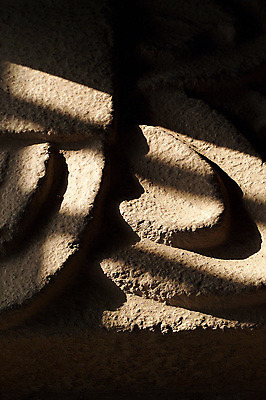 포토 JPG 주간 한국문화 한국전통 전통 문양 전통문화 조각 백그라운드 무늬 한국 석조 그림자 근접촬영 사람없음 야외 빛 조형물 조각상 전통무늬 전통문양 어둠 돌_바위 돌조각 부조 조각_조소 국내포토 자연요소 동양문화 아시아 문화 뷰포인트 미술 조소 파일형식