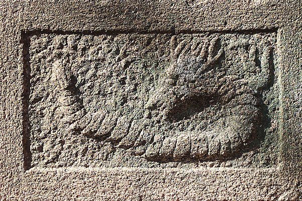 포토 JPG 주간 동물 한국문화 한국전통 전통 문양 전통문화 조각 백그라운드 무늬 프레임 한국 석조 틀 근접촬영 사람없음 야외 조형물 조각상 전통무늬 전통문양 돌_바위 십이지신 용 가장자리 돌조각 동물모양 동물문양 부조 수호신 드래곤 조각_조소 국내포토 자연요소 모양 동양문화 아시아 문화 뷰포인트 미술 신_종교 둘레 조소 파일형식