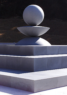 포토 JPG 주간 예술 조각 석조 그림자 미술 사람없음 야외 빛 조형물 조각상 계단 전시 돌_바위 작품 대리석 설치 전시품 조각_조소 국내포토 자연요소 재료 문화예술 조소 파일형식