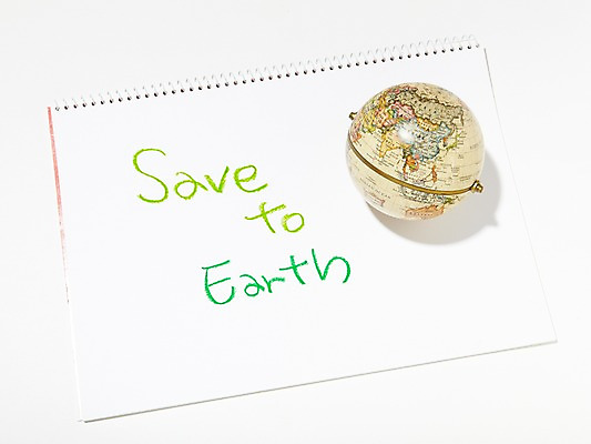 포토 JPG 스튜디오촬영 문자 영어 지구 실내 사람없음 지구본 자연보호 환경 에너지 표어 절약 그린에너지 보호 스케치북 환경보전 크레파스 에너지절약 국내포토 컨셉 자연 학용품 내부 사회이슈 파일형식