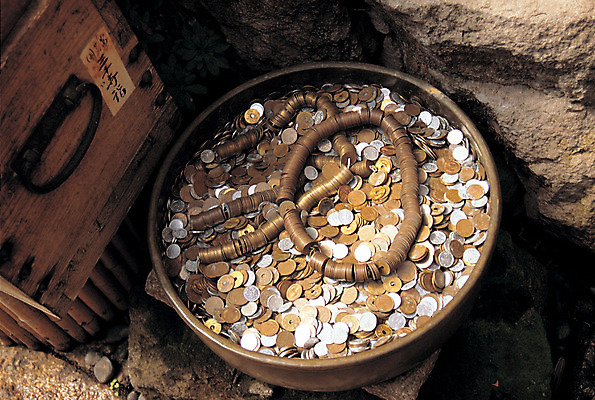 포토 JPG 주간 해외풍경 해외 아시아 종교 돈 종교시설 풍경 사람없음 야외 하이앵글 일본 동전 기도 사찰 사원 신사_일본건축 국내포토 자연요소 나라 뷰포인트 종교건축 재산 시설 일본건축 파일형식