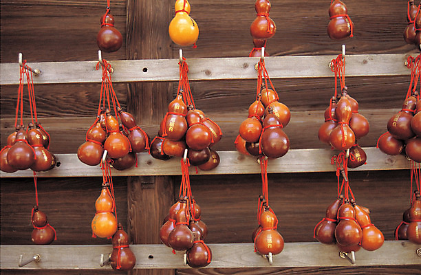 포토 JPG 주간 해외풍경 해외 아시아 종교 종교시설 매달리기 풍경 사람없음 야외 일본 기도 사찰 사원 박 걸림 사당 조롱박 표주박 신사_일본건축 국내포토 자연요소 나라 비즈니스 종교건축 모션 시설 일본건축 파일형식