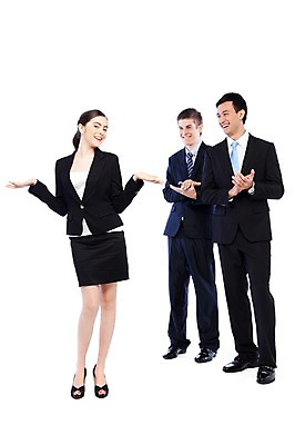 포토 JPG 스튜디오촬영 전신 서양인 외국인 해외기획촬영 여자 2011년태국 남자 포즈 비즈니스 모션 실내 서기 미소 웃음 누끼 사람 정장 손짓 20대 성인 세명 경쟁 기쁨 비즈니스맨 비즈니스우먼 목표 박수 격려 잘난척 청년만 성인만 국내포토 옷 감정 컨셉 표정 인종 청년 내부 직장인 파일형식