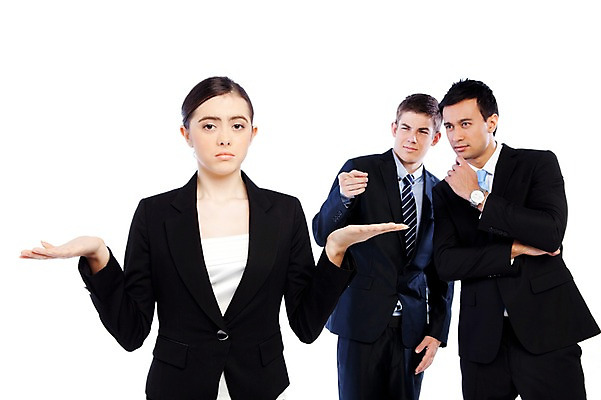 포토 JPG 스튜디오촬영 서양인 외국인 해외기획촬영 여자 2011년태국 남자 포즈 비즈니스 모션 실내 표정 대화 서기 누끼 사람 정장 손짓 상반신 20대 성인 세명 팔짱 경쟁 가리킴 비즈니스맨 비즈니스우먼 찡그림 목표 뒷담화 험담 황당 청년만 성인만 의아 국내포토 옷 감정 컨셉 말하기 인종 청년 내부 직장인 파일형식