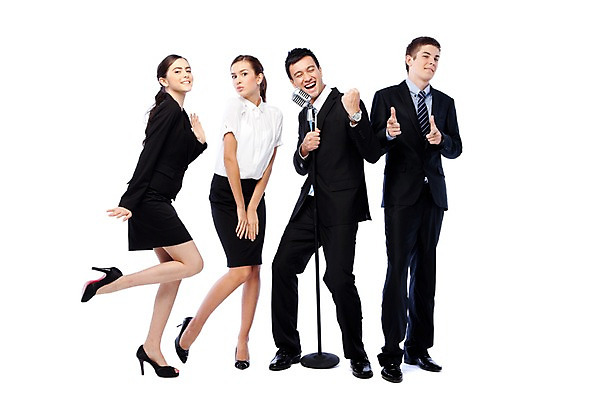 포토 JPG 스튜디오촬영 전신 서양인 외국인 해외기획촬영 여자 2011년태국 남자 포즈 비즈니스 노래 모션 놀이 실내 서기 미소 웃음 누끼 사람 정장 손짓 이벤트 여러명 20대 성인 경쟁 비즈니스맨 비즈니스우먼 목표 알림 마이크 즐거움 청년만 성인만 국내포토 옷 감정 음악 음향기기 다수 컨셉 표정 인종 청년 내부 직장인 파일형식