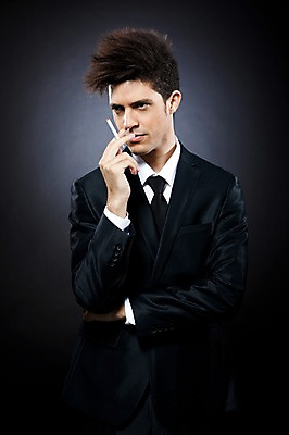 포토 JPG 스튜디오촬영 서양인 외국인 해외기획촬영 남자 2010년태국 포즈 비즈니스 모션 흡연 담배 실내 한명 서기 들기 사람 정장 손짓 상반신 20대 성인 비즈니스맨 한개비 남자만 남자한명만 성인남자만 청년만 청년남자만 청년남자한명만 성인한명만 성인남자한명만 성인만 국내포토 1 옷 인종 청년 내부 직장인 파일형식