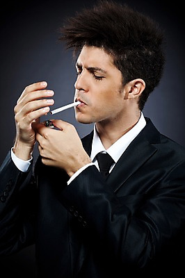 포토 JPG 스튜디오촬영 서양인 외국인 해외기획촬영 남자 2010년태국 포즈 비즈니스 모션 불 흡연 담배 실내 한명 서기 들기 사람 정장 손짓 상반신 20대 성인 비즈니스맨 라이터 한개비 남자만 남자한명만 성인남자만 청년만 청년남자만 청년남자한명만 성인한명만 성인남자한명만 성인만 국내포토 자연요소 1 옷 인종 청년 내부 직장인 파일형식