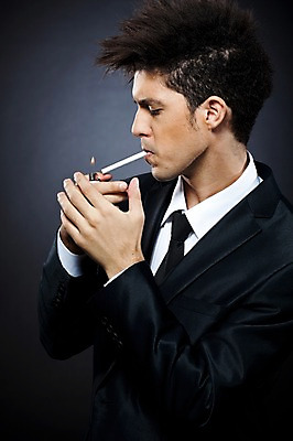 포토 JPG 스튜디오촬영 서양인 외국인 해외기획촬영 남자 2010년태국 포즈 비즈니스 모션 불 흡연 담배 실내 한명 서기 들기 사람 정장 손짓 상반신 20대 성인 옆모습 비즈니스맨 연기 담배연기 라이터 한개비 남자만 남자한명만 성인남자만 청년만 청년남자만 청년남자한명만 성인한명만 성인남자한명만 성인만 국내포토 자연요소 1 옷 뷰포인트 인종 청년 내부 직장인 파일형식