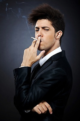 포토 JPG 스튜디오촬영 서양인 외국인 해외기획촬영 남자 2010년태국 포즈 비즈니스 모션 흡연 담배 실내 한명 서기 들기 사람 정장 손짓 상반신 20대 성인 비즈니스맨 연기 담배연기 한개비 남자만 남자한명만 성인남자만 청년만 청년남자만 청년남자한명만 성인한명만 성인남자한명만 성인만 국내포토 1 옷 인종 청년 내부 직장인 파일형식