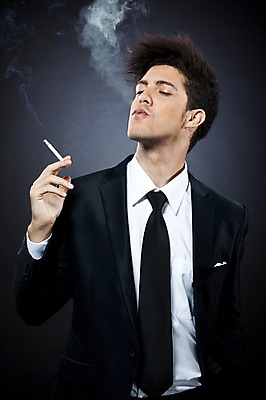 포토 JPG 스튜디오촬영 서양인 외국인 해외기획촬영 남자 2010년태국 포즈 비즈니스 모션 흡연 담배 실내 한명 서기 들기 사람 정장 손짓 상반신 20대 성인 비즈니스맨 연기 담배연기 한개비 남자만 남자한명만 성인남자만 청년만 청년남자만 청년남자한명만 성인한명만 성인남자한명만 성인만 국내포토 1 옷 인종 청년 내부 직장인 파일형식