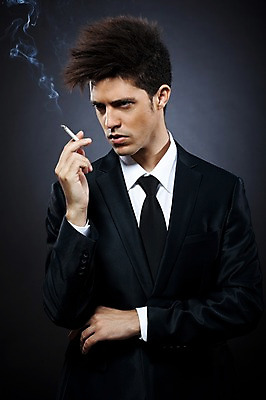 포토 JPG 스튜디오촬영 서양인 외국인 해외기획촬영 남자 2010년태국 포즈 비즈니스 모션 흡연 담배 실내 한명 서기 들기 사람 정장 손짓 상반신 20대 성인 비즈니스맨 연기 담배연기 한개비 남자만 남자한명만 성인남자만 청년만 청년남자만 청년남자한명만 성인한명만 성인남자한명만 성인만 국내포토 1 옷 인종 청년 내부 직장인 파일형식