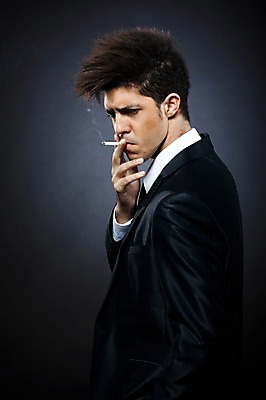 포토 JPG 스튜디오촬영 서양인 외국인 해외기획촬영 남자 2010년태국 포즈 비즈니스 모션 흡연 담배 실내 한명 서기 들기 사람 정장 손짓 상반신 20대 성인 옆모습 비즈니스맨 연기 담배연기 한개비 남자만 남자한명만 성인남자만 청년만 청년남자만 청년남자한명만 성인한명만 성인남자한명만 성인만 국내포토 1 옷 뷰포인트 인종 청년 내부 직장인 파일형식