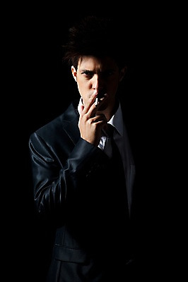 포토 JPG 스튜디오촬영 서양인 외국인 해외기획촬영 남자 2010년태국 포즈 비즈니스 모션 흡연 담배 실내 한명 서기 들기 사람 정장 손짓 상반신 20대 성인 비즈니스맨 한개비 남자만 남자한명만 성인남자만 청년만 청년남자만 청년남자한명만 성인한명만 성인남자한명만 성인만 국내포토 1 옷 인종 청년 내부 직장인 파일형식