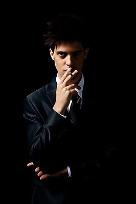 포토 JPG 스튜디오촬영 서양인 외국인 해외기획촬영 남자 2010년태국 포즈 비즈니스 모션 흡연 담배 실내 한명 서기 들기 사람 정장 손짓 상반신 20대 성인 비즈니스맨 한개비 남자만 남자한명만 성인남자만 청년만 청년남자만 청년남자한명만 성인한명만 성인남자한명만 성인만 국내포토 1 옷 인종 청년 내부 직장인 파일형식