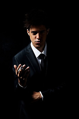 포토 JPG 스튜디오촬영 서양인 외국인 해외기획촬영 남자 2010년태국 포즈 비즈니스 모션 흡연 담배 실내 한명 서기 들기 사람 정장 손짓 상반신 20대 성인 비즈니스맨 한개비 남자만 남자한명만 성인남자만 청년만 청년남자만 청년남자한명만 성인한명만 성인남자한명만 성인만 국내포토 1 옷 인종 청년 내부 직장인 파일형식