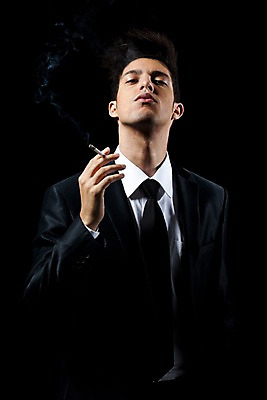 포토 JPG 스튜디오촬영 서양인 외국인 해외기획촬영 남자 2010년태국 포즈 비즈니스 모션 흡연 담배 실내 한명 서기 들기 사람 정장 손짓 상반신 20대 성인 비즈니스맨 연기 담배연기 한개비 남자만 남자한명만 성인남자만 청년만 청년남자만 청년남자한명만 성인한명만 성인남자한명만 성인만 국내포토 1 옷 인종 청년 내부 직장인 파일형식