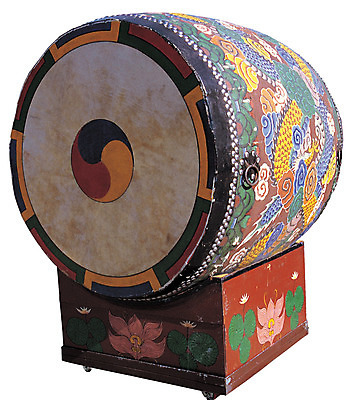 포토 JPG 스튜디오촬영 한국문화 한국전통 전통 전통문화 악기 타악기 전통소품 실내 국악기 누끼 사람없음 한개 북 오브젝트 태극 큰북 고전악기 국내포토 1 동양문화 문양 문화 음악 한국 국악 내부 파일형식