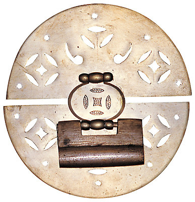 포토 JPG 스튜디오촬영 한국문화 한국전통 전통 문양 전통문화 생활용품 무늬 전통소품 자물쇠 실내 누끼 사람없음 한개 금속 골동품 철 오브젝트 잠금 배꼽자물쇠 국내포토 1 동양문화 문화 재질 유물 한국 내부 보안 파일형식