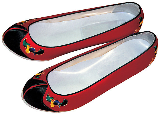 포토 JPG 스튜디오촬영 한국문화 한국전통 전통 잡화 전통문화 한쌍 신발 전통소품 실내 누끼 사람없음 여성화 오브젝트 고무신 한켤레 꽃신 꽃고무신 국내포토 1 동양문화 문화 한국 내부 파일형식