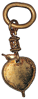 포토 JPG 스튜디오촬영 한국문화 한국전통 전통 전통문화 컬러 장신구 유물 전통소품 실내 누끼 사람없음 장식 한개 귀걸이 금색 골동품 오브젝트 한짝 국내포토 1 동양문화 문화 한국 내부 파일형식