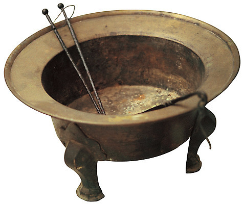 포토 JPG 스튜디오촬영 한국문화 한국전통 전통 그릇 전통문화 생활용품 전통소품 실내 누끼 사람없음 한개 금속 골동품 철 오브젝트 화로 놋그릇 놋쇠 놋쇠화로 국내포토 1 동양문화 식기 문화 재질 한국 내부 파일형식