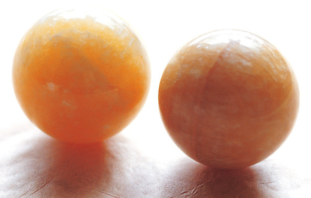 포토 JPG 공 의학 의료기기 실내 그림자 근접촬영 사람없음 한의학 두개 도구 의료용품 오브젝트 지압기 지압볼 국내포토 뷰포인트 2 내부 지압 파일형식