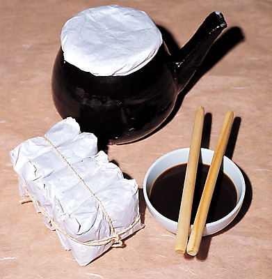 포토 JPG 그릇 재료 주전자 실내 사람없음 약 한의학 약재 한약재 대접 막대기 사발 한약 원료 한의원 한약방 약탕기 약짜기 약첩 탕약 한약첩 국내포토 식기 의학 주방용품 병원 내부 사기그릇 짜기 파일형식